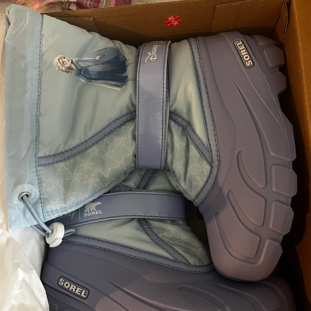 Brand new Sorel Elsa boots. Size 2.